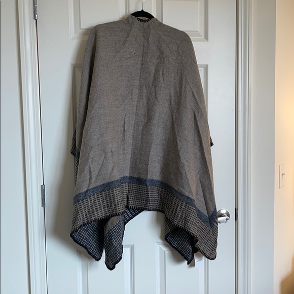 Lulls Collection Shawl - Picture 3 of 3